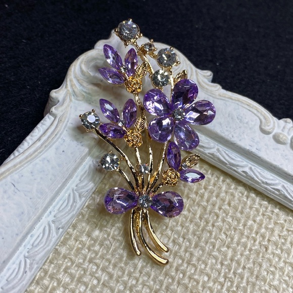 Jewelry - NEW Purple Floral Brooch Pin Broach